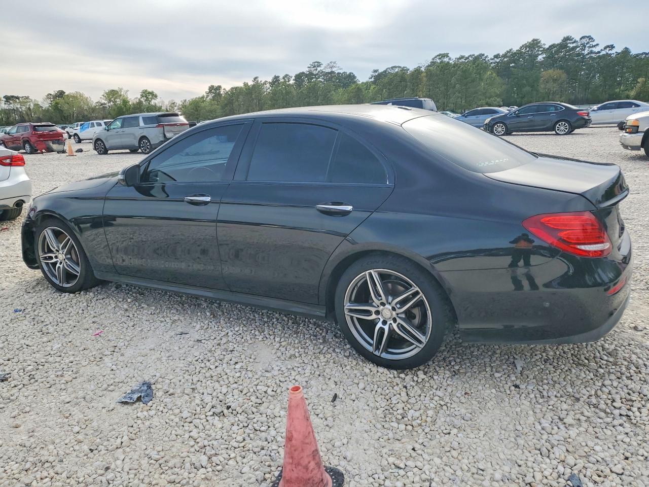 2017 Mercedes-Benz E-class VIN WDDZF4JB9HA072937 photo 2