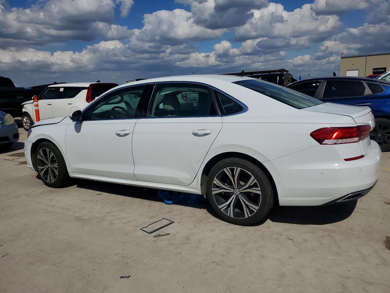 2020 Volkswagen Passat VIN 1VWCA7A34LC002474 photo 2