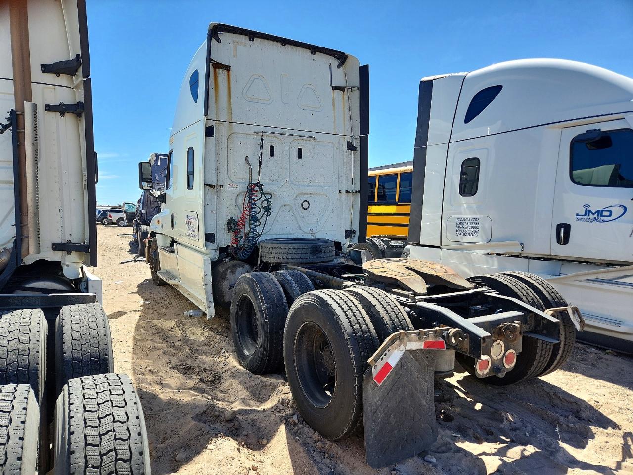 2018 FREIGHTLINER All other VIN 3AKJGLDR2JDJU7223 photo 3