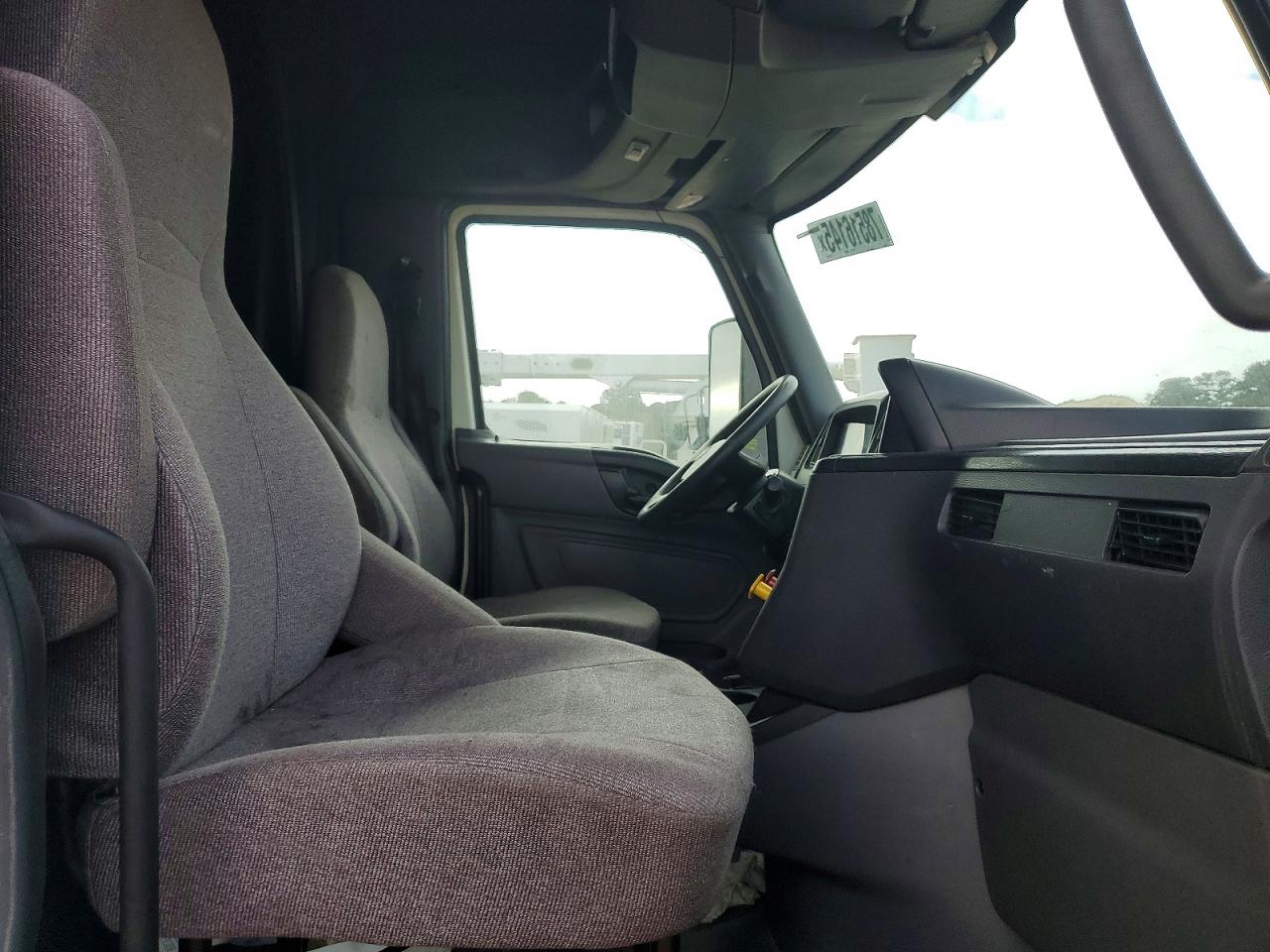 2019 INTERNATIONAL All models VIN 3HSDZAPR1KN390108 photo 5