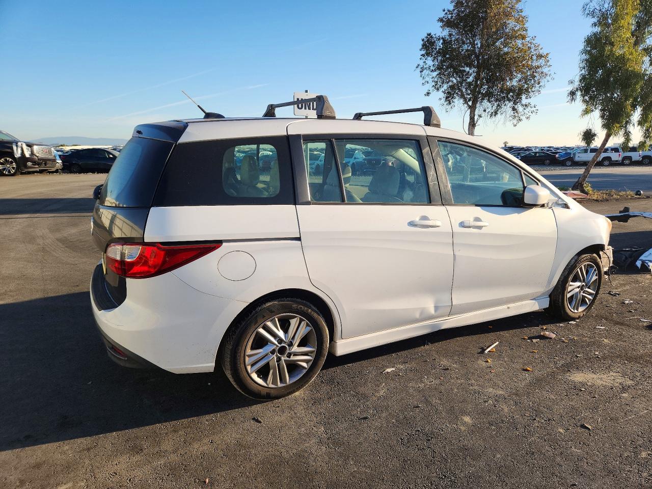 2011 Mazda 5 VIN JM1CW2DL1C0109003 photo 3
