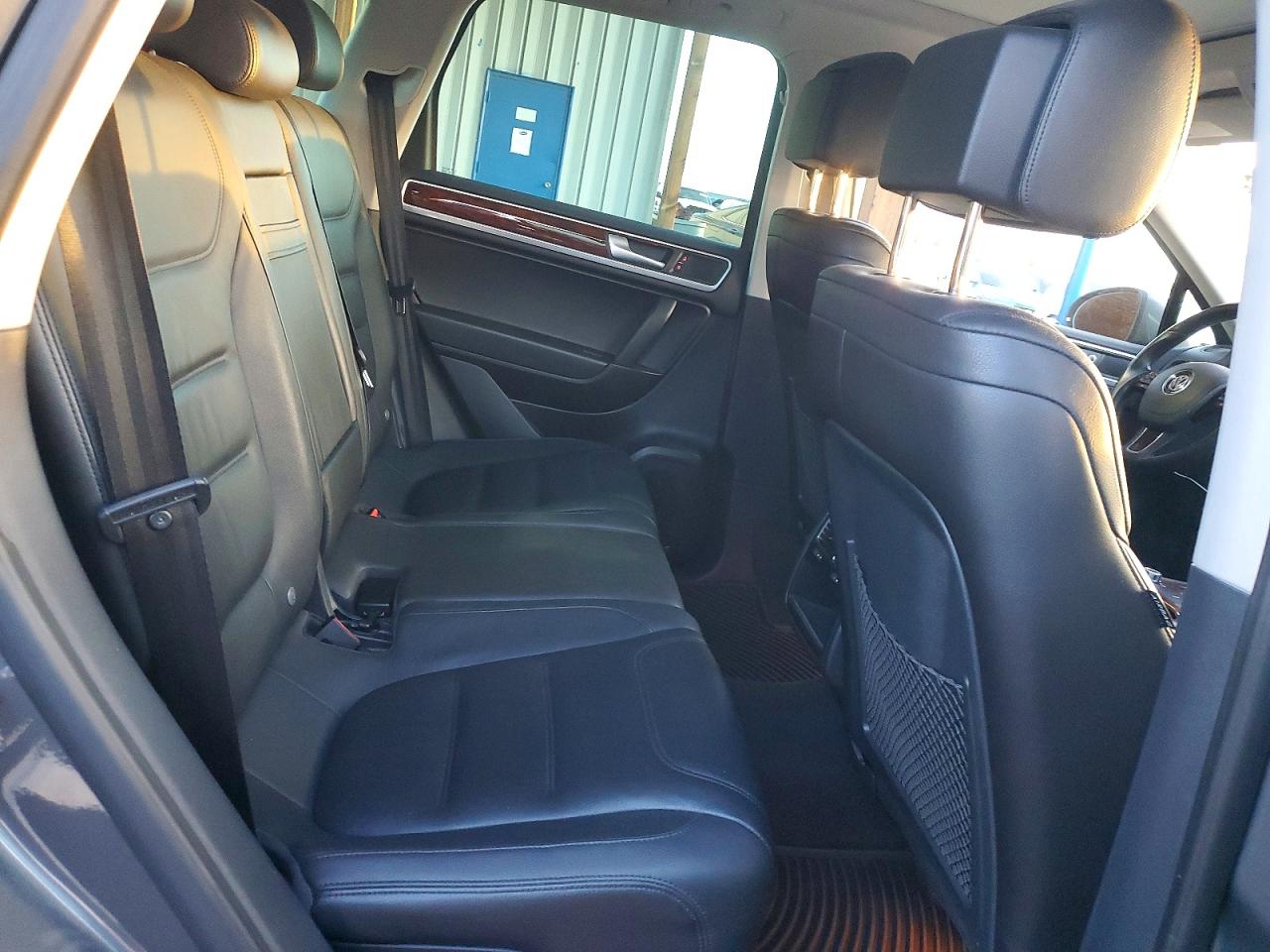 2013 Volkswagen Touareg VIN WVGEP9BP9DD010343 photo 11