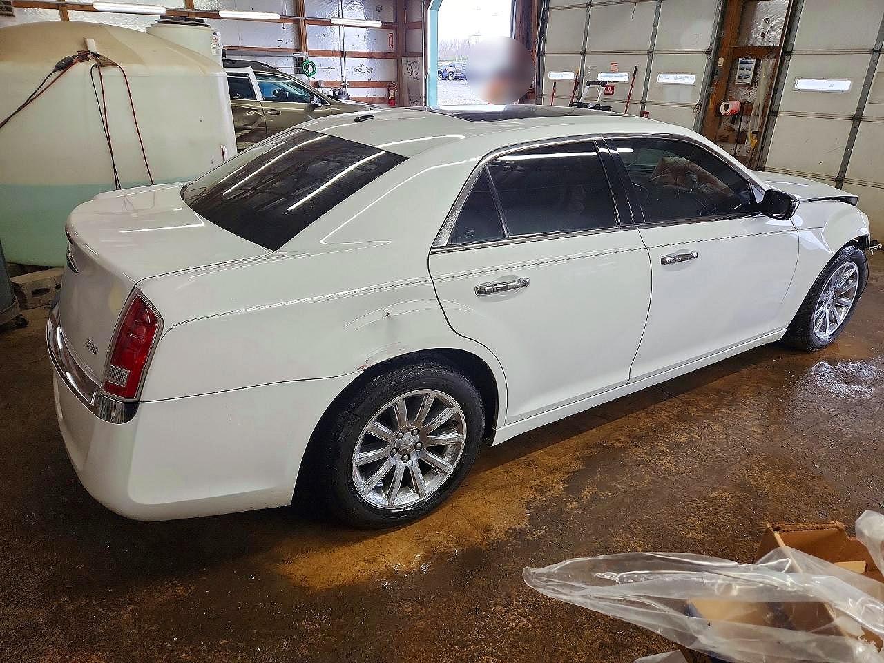 2011 Chrysler 300 VIN 2C3CA5CG6BH559345 photo 3