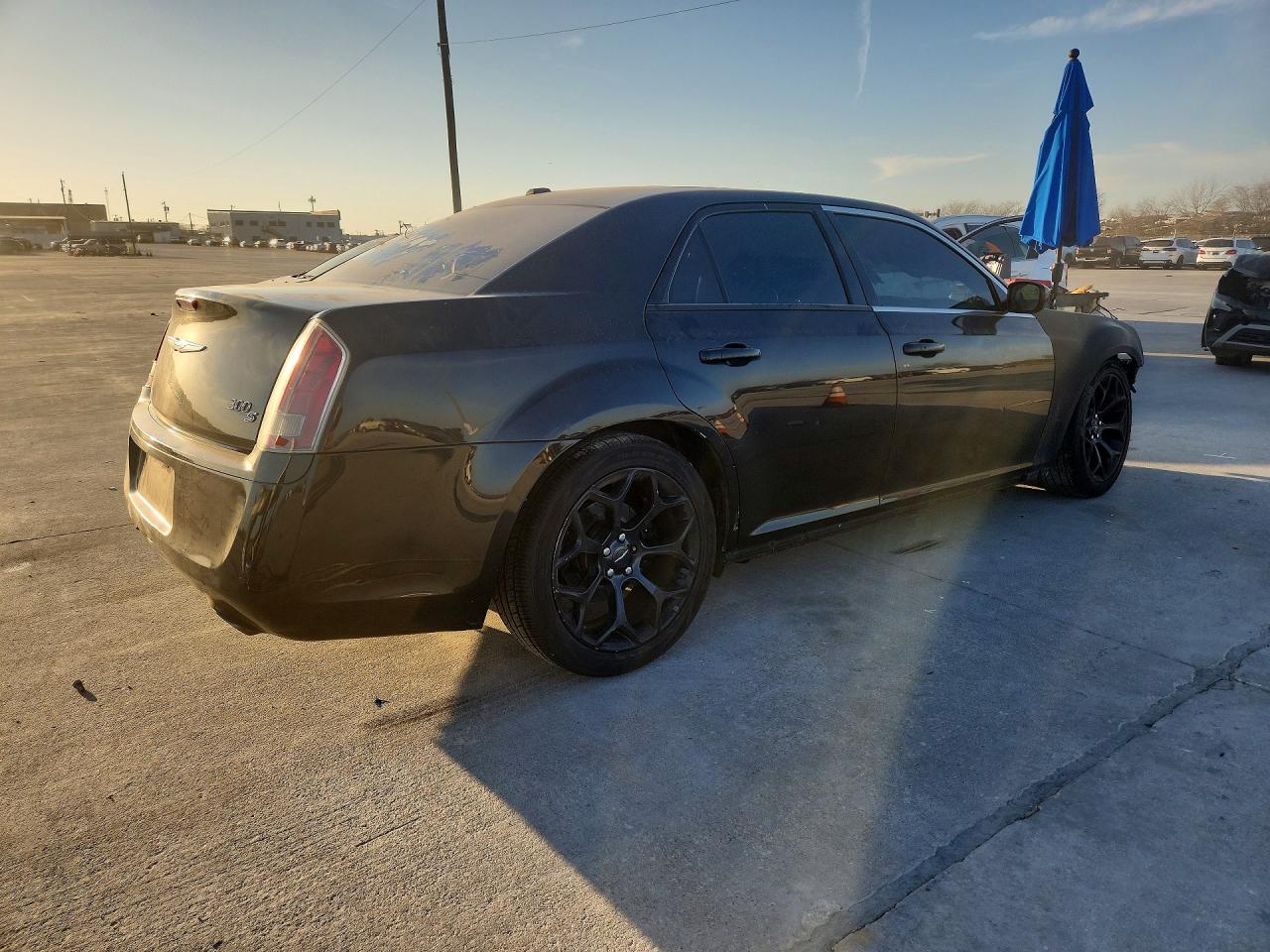 2013 Chrysler 300 VIN 2C3CCABT7DH635286 photo 3