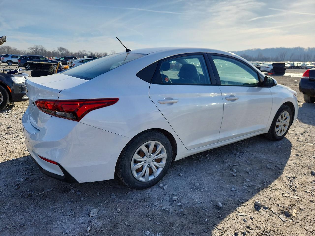 2019 Hyundai Accent VIN 3KPC24A35KE068067 photo 3