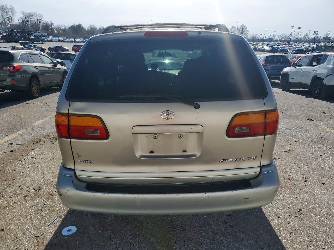 2000 Toyota Sienna VIN 4T3ZF13C1YU180419 photo 6