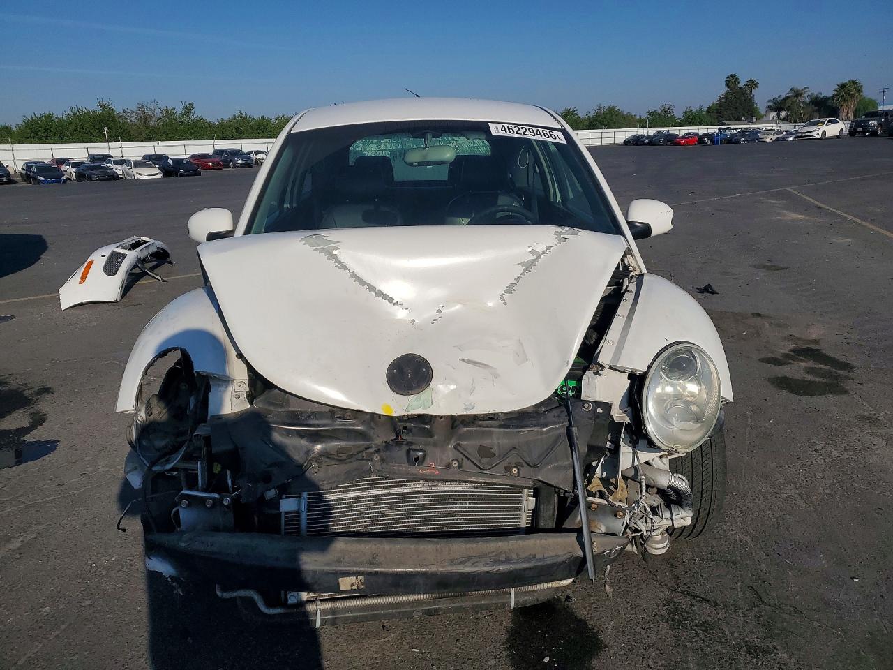 2010 Volkswagen Beetle VIN 3VWPG3AG1AM000611 photo 5