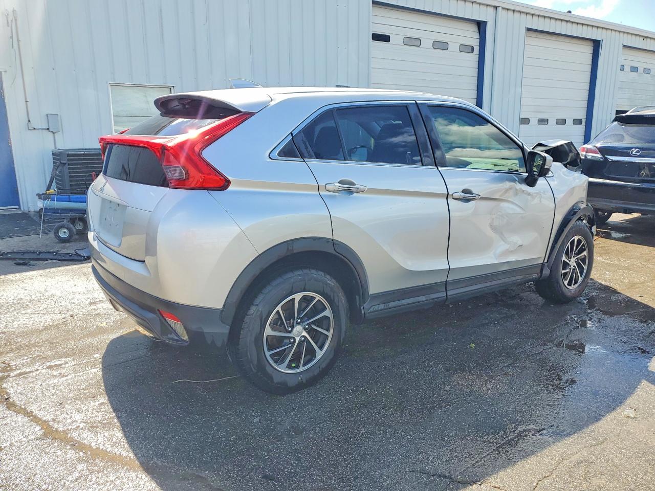 2020 Mitsubishi Eclipse c VIN JA4AT3AA9LZ026336 photo 3