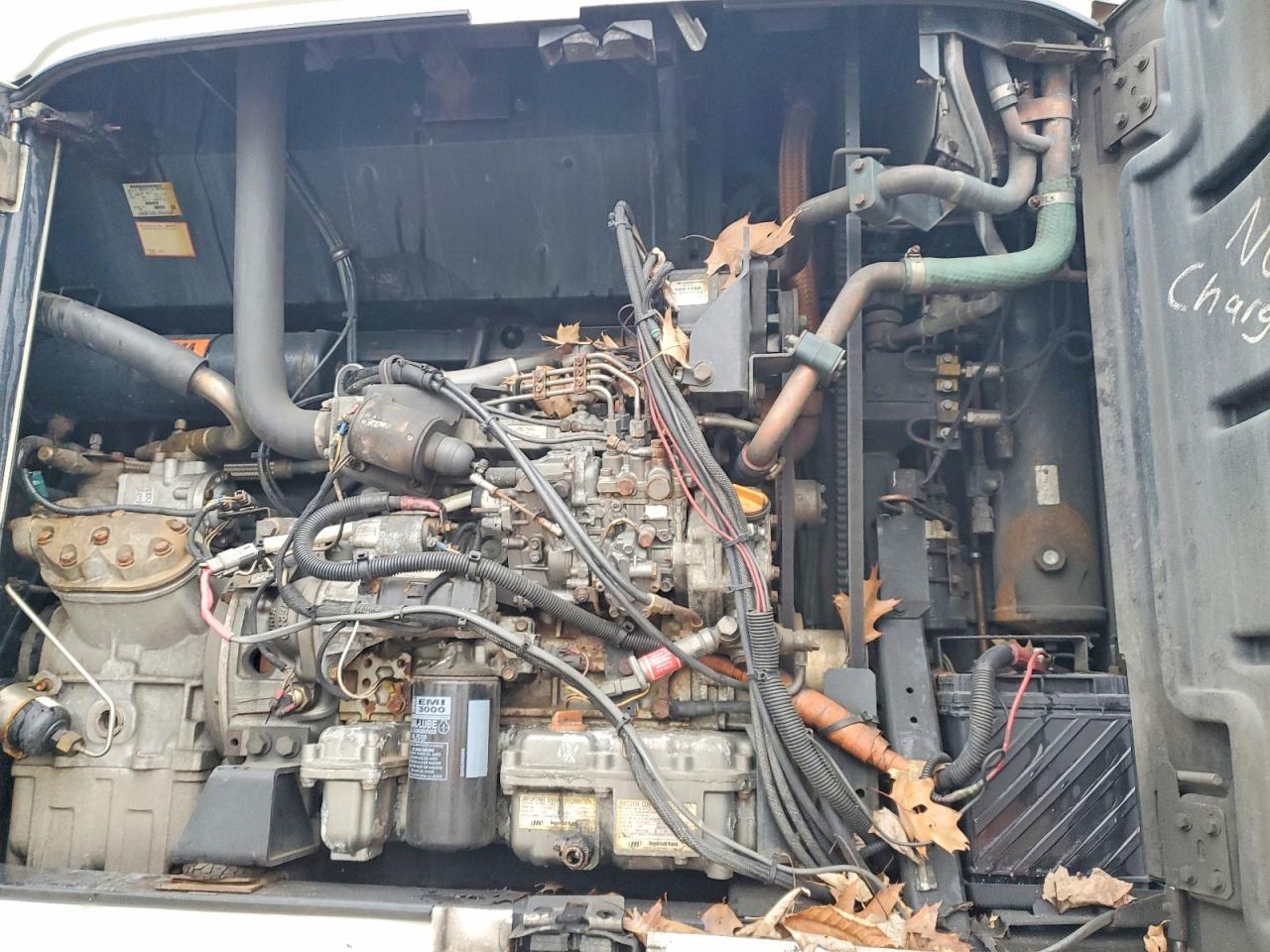 2010 UTILITY All models VIN 1UYVS2488AM833827 photo 7