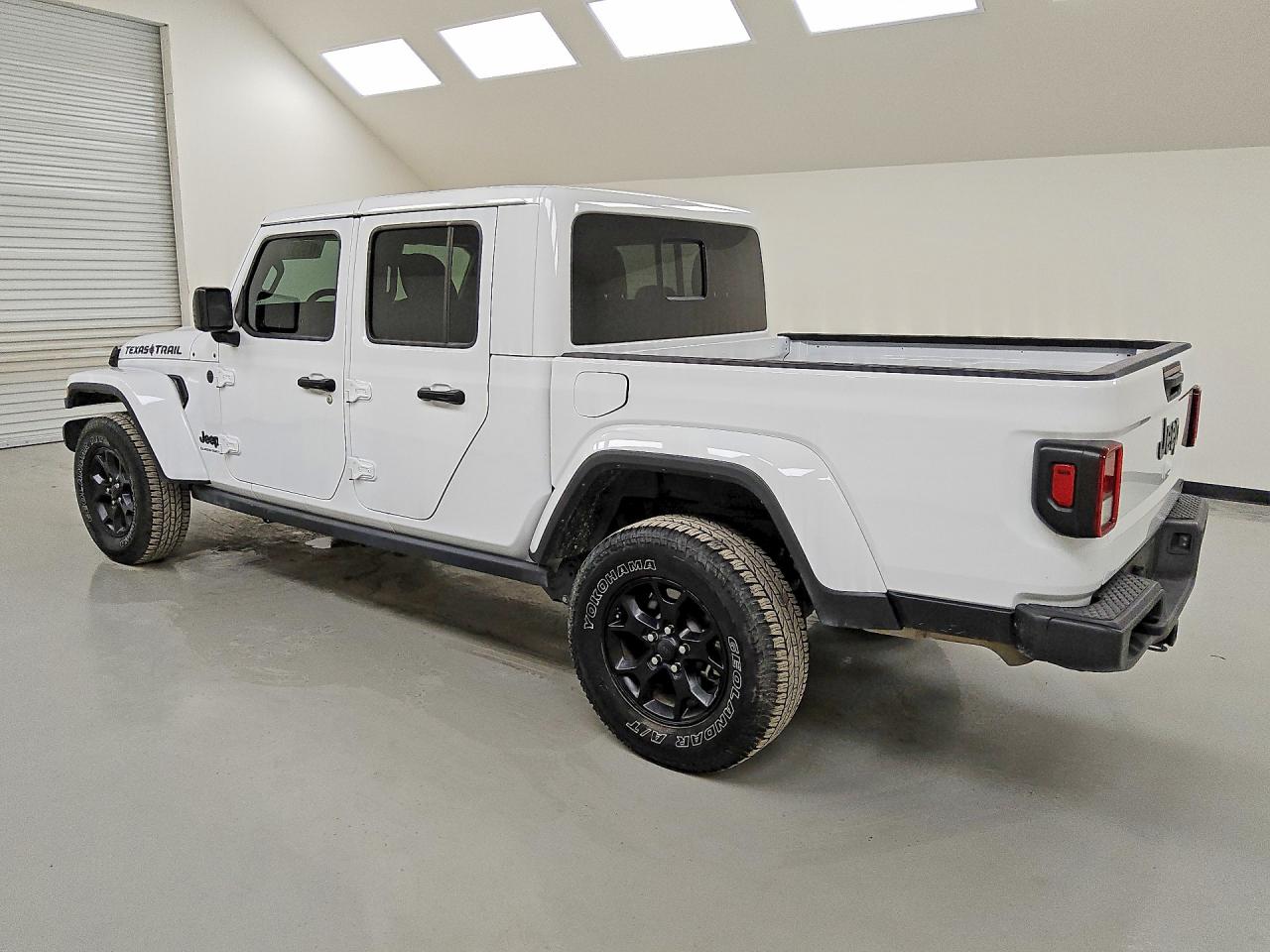 2024 Jeep Gladiator VIN 1C6HJTAG3RL133979 photo 2