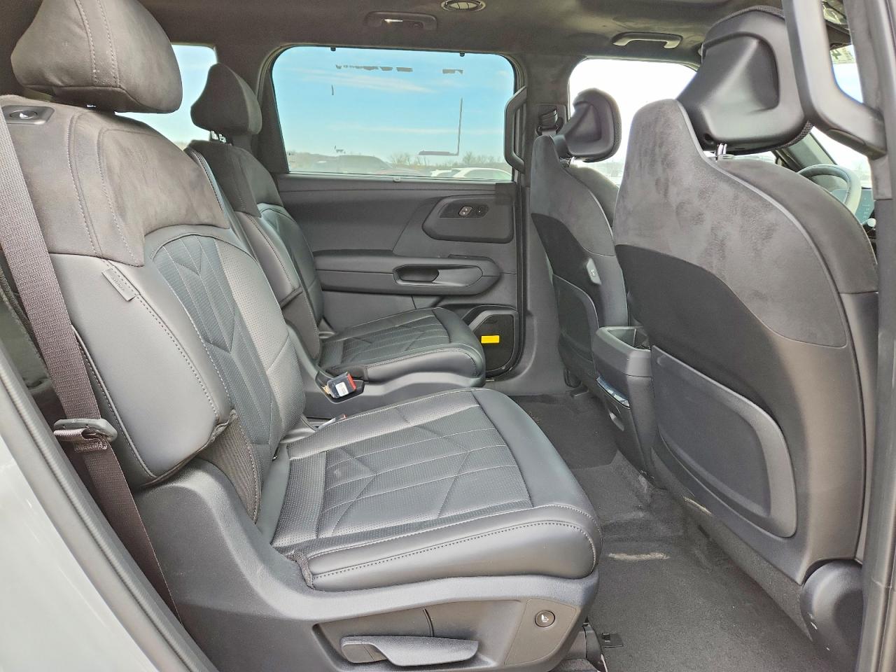 2027 Kia Telluride VIN 5XYPLES18VG005750 photo 11