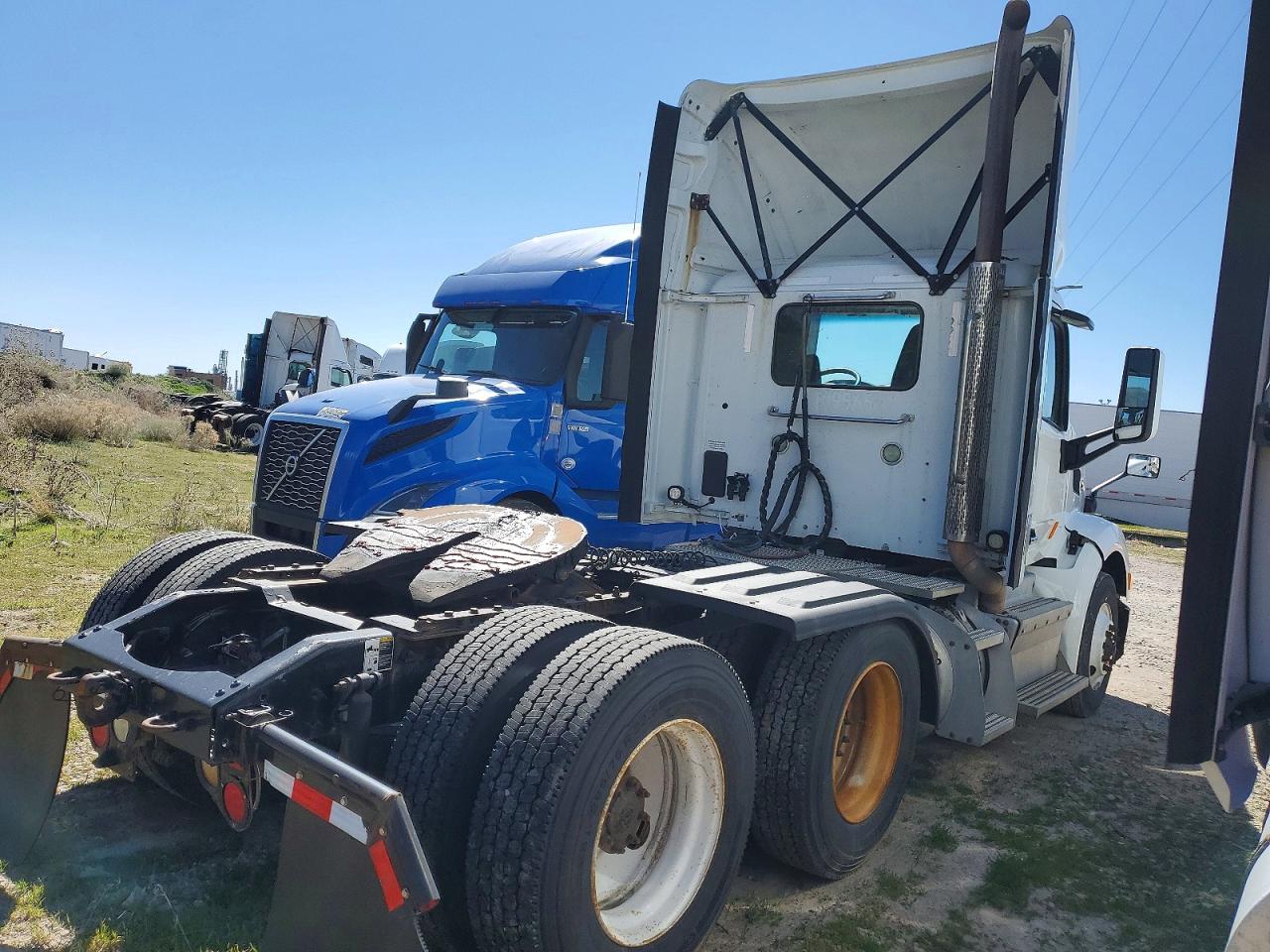 2017 PETERBILT All models VIN 1XPBD49X9HD430858 photo 4