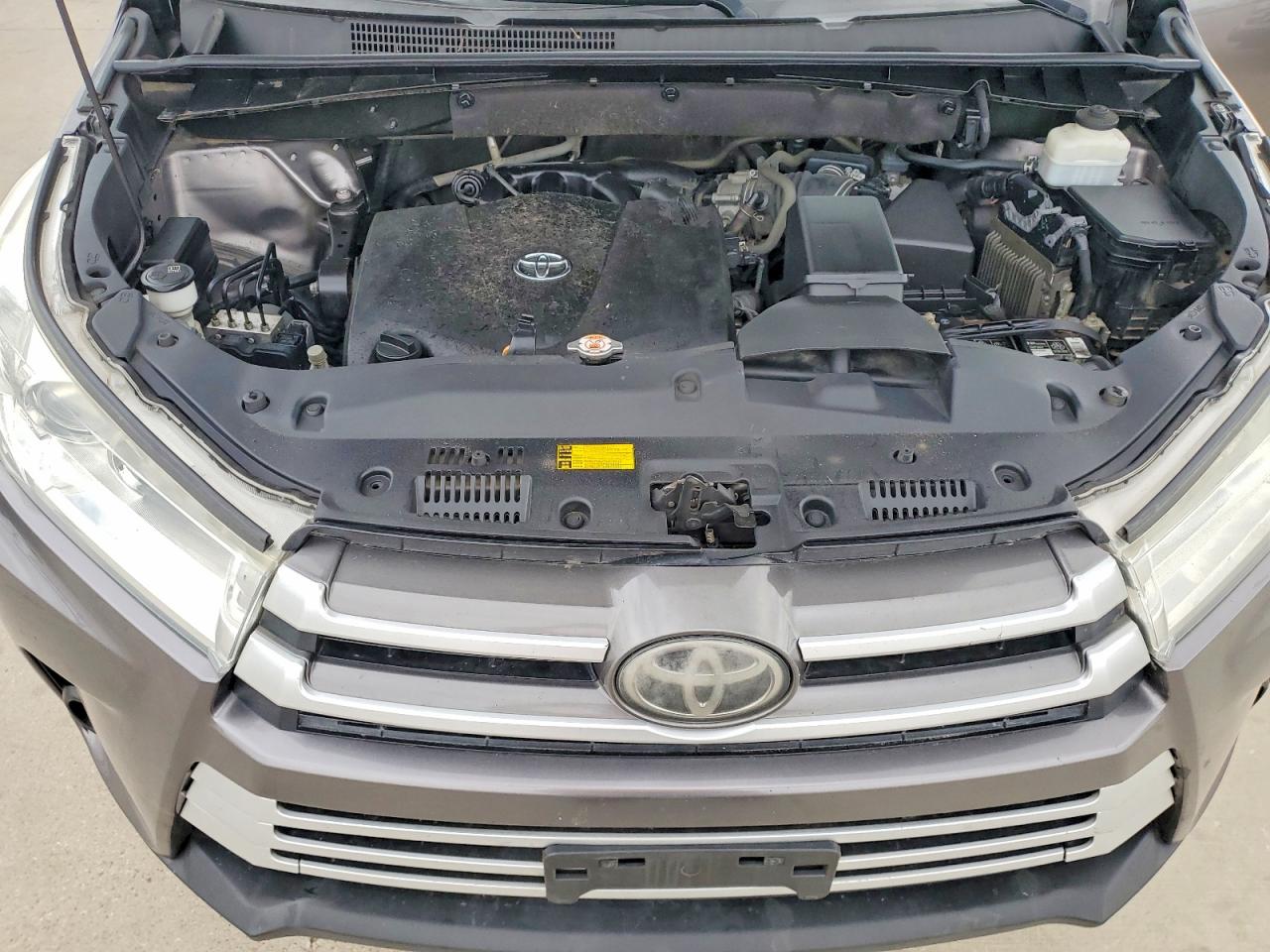 2019 Toyota Highlander VIN 5TDZZRFH2KS298517 photo 11