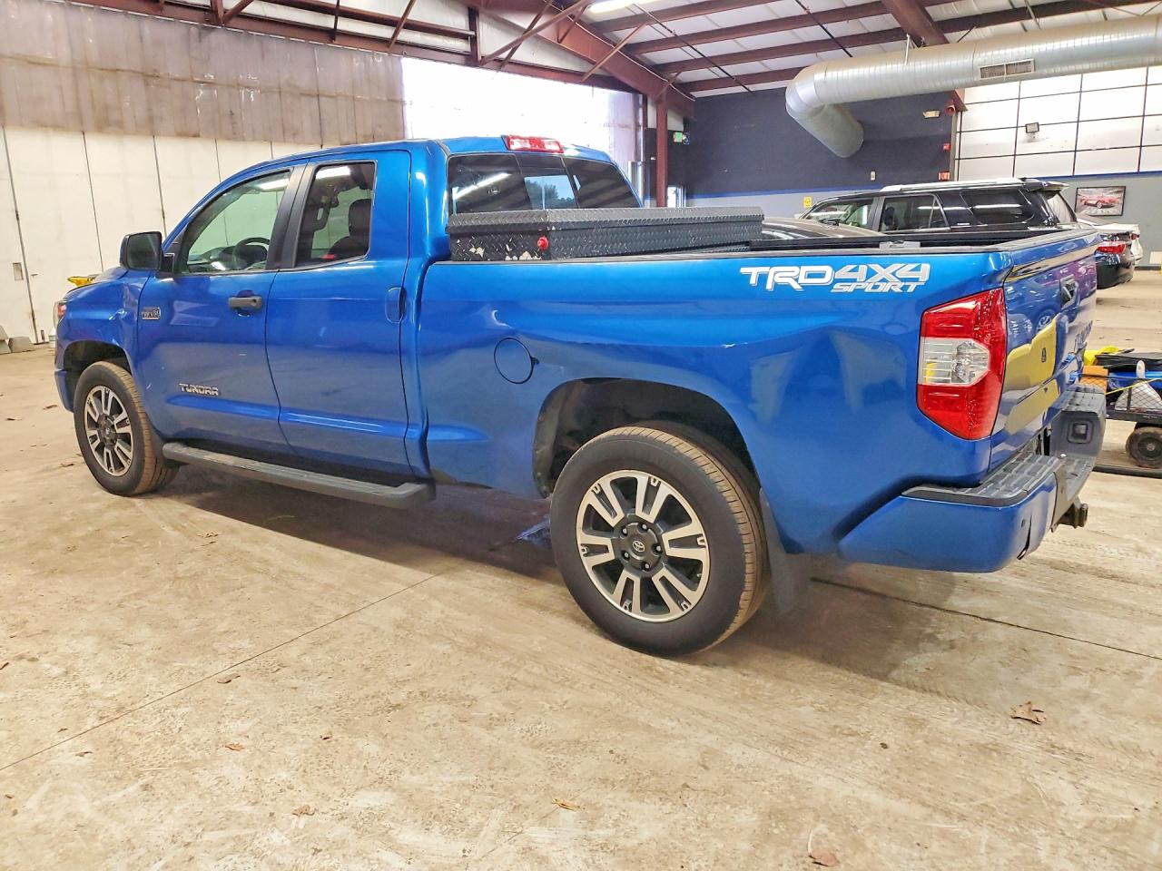 2018 TOYOTA Tundra VIN 5TFUY5F12JX760088 photo 2