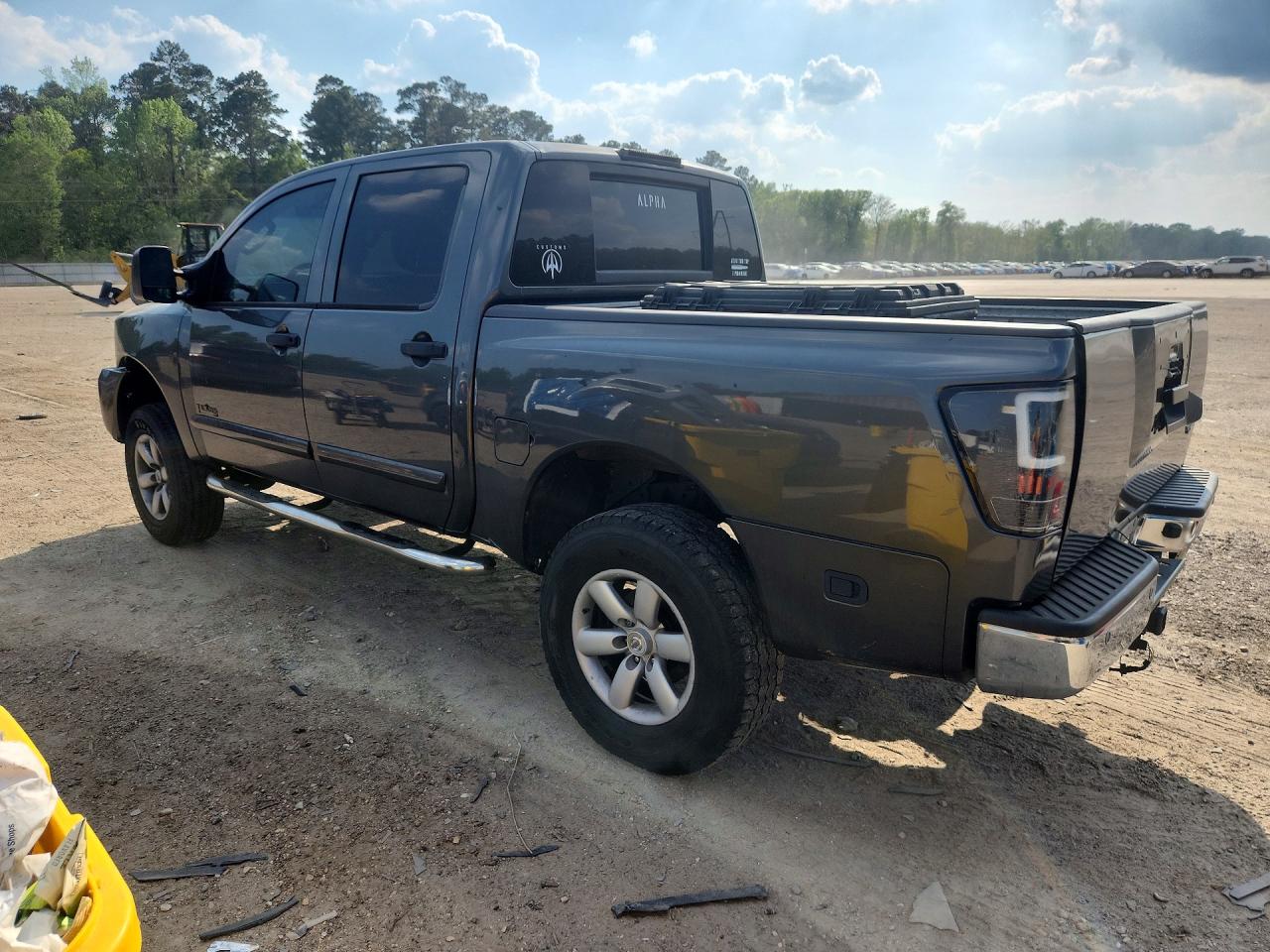 2011 Nissan TITAN VIN 1N6BA0EDXBN320270 photo 2