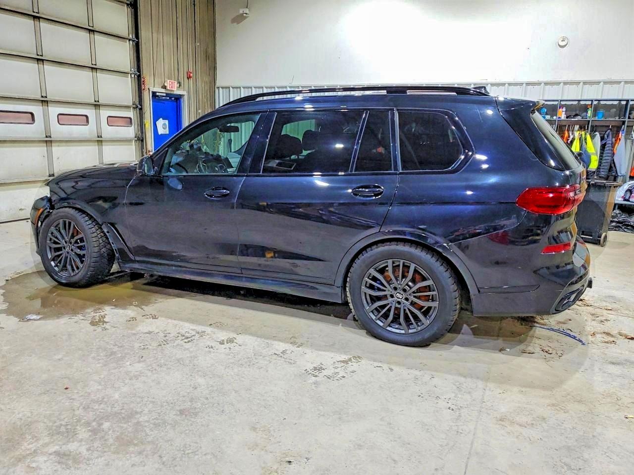 2022 BMW X7 VIN 5UXCW2C0XN9L60946 photo 2