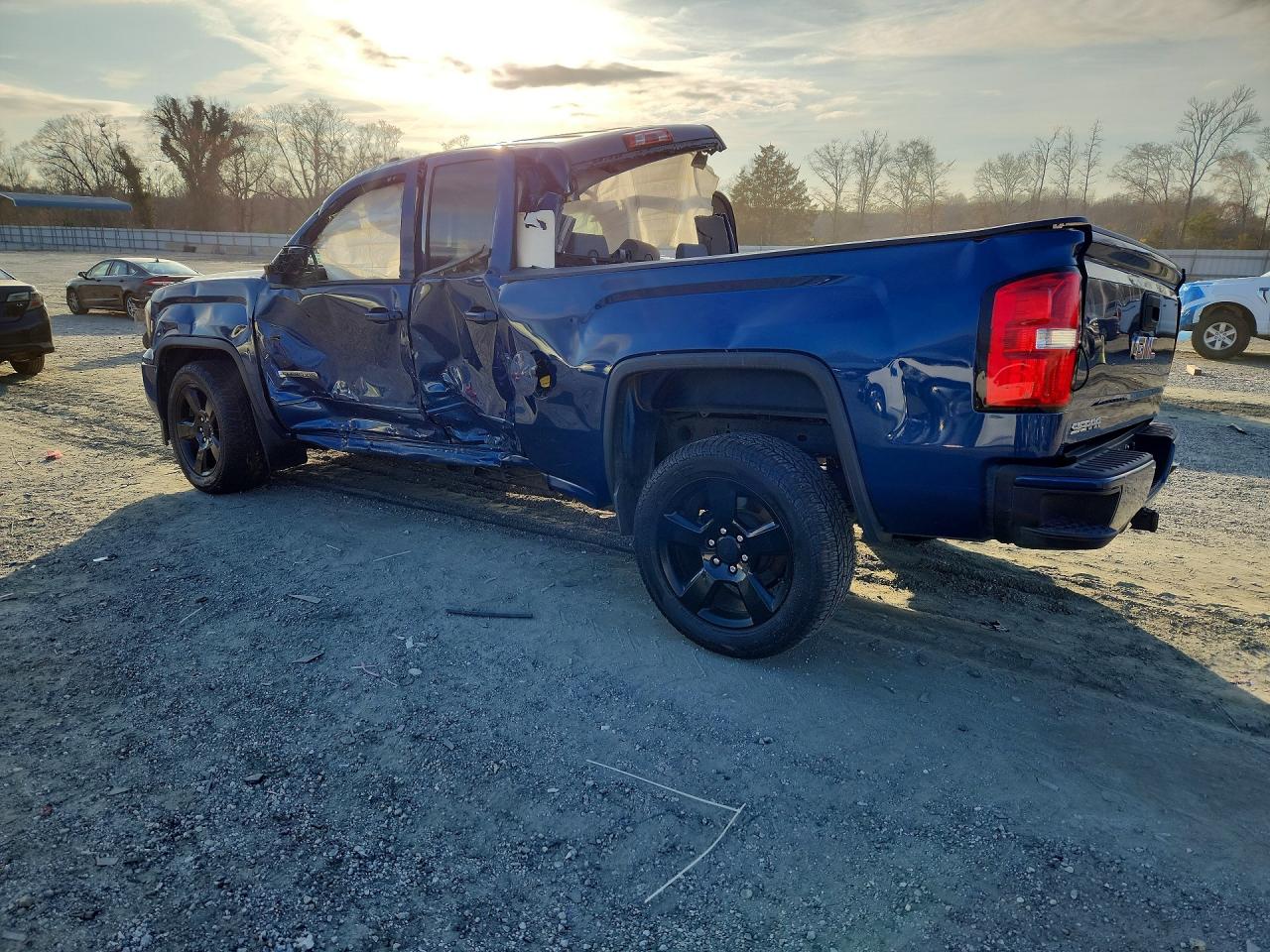 2016 GMC All models VIN 1GTR1LEH5GZ402607 photo 2