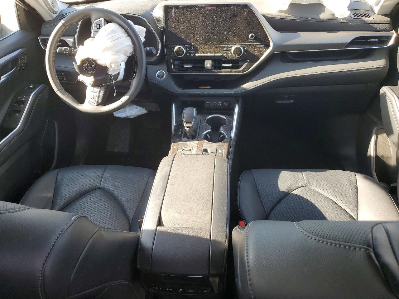 2025 Toyota Highlander hybrid VIN 5TDXBRCH7SS671888 photo 8
