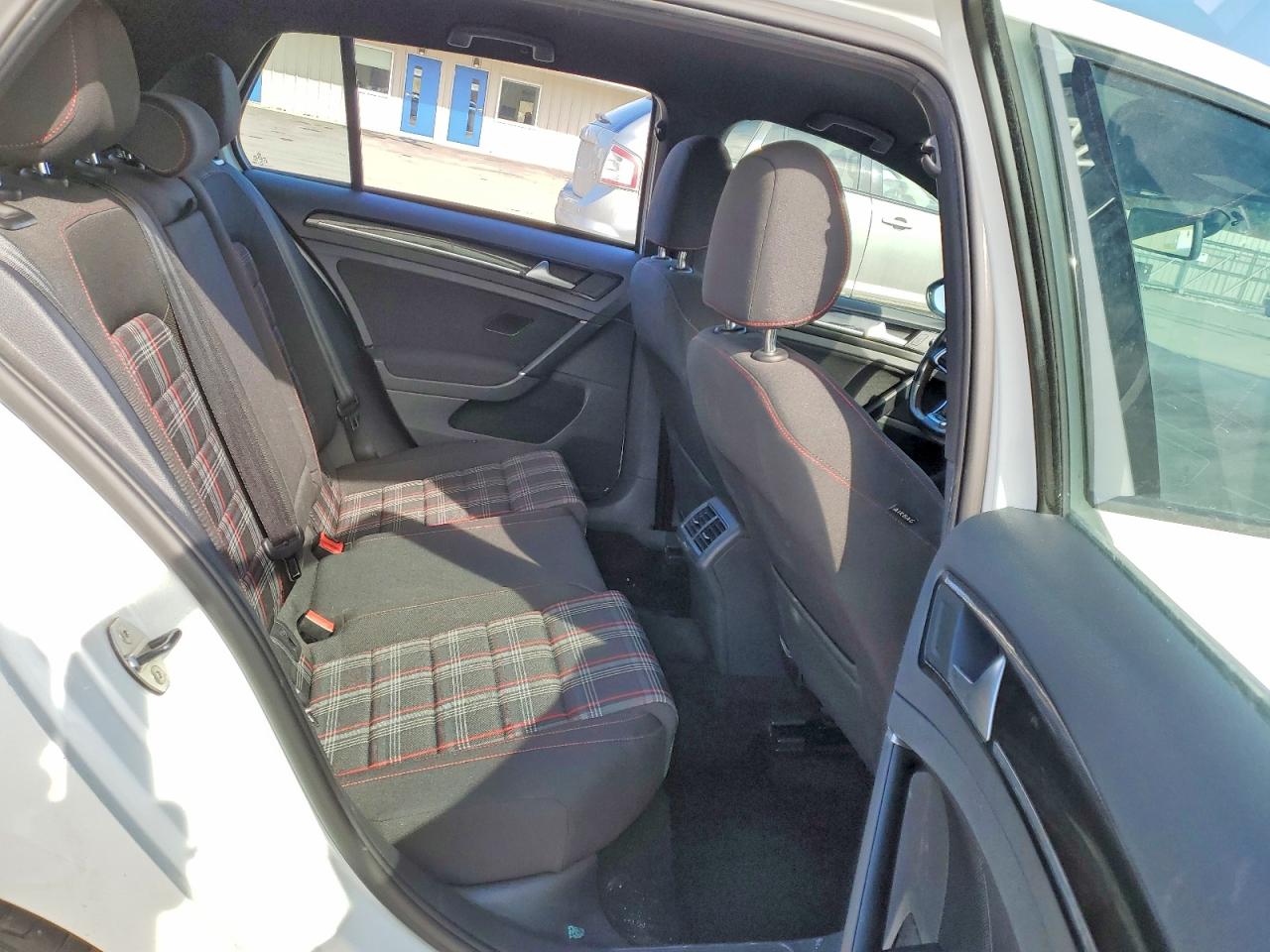 2016 Volkswagen Gti VIN 3VW4T7AU0GM058925 photo 10