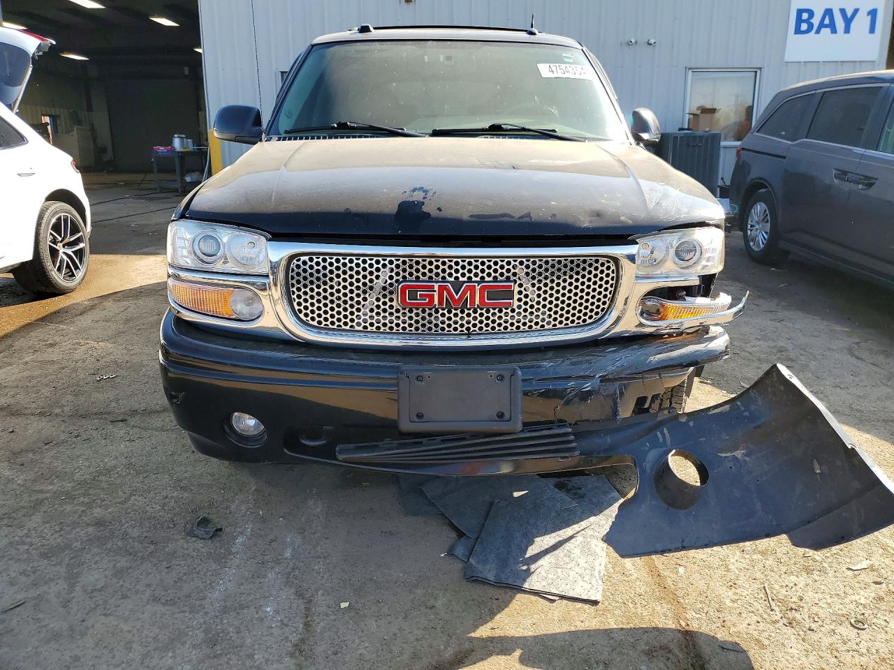 2005 GMC Yukon VIN 1GKFK66U35J212186 photo 5