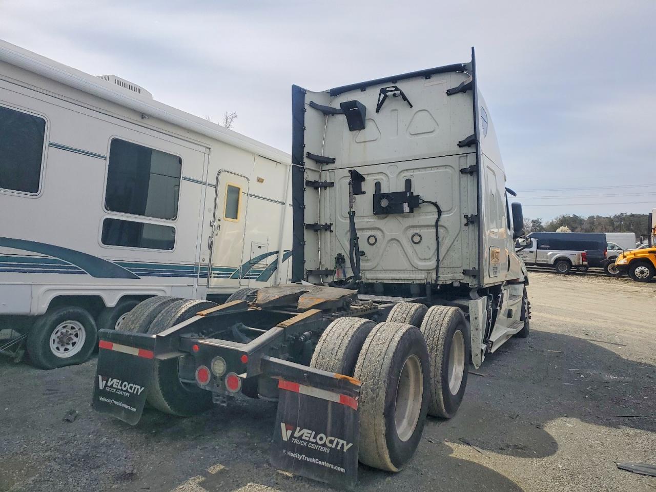 2019 FREIGHTLINER All other VIN 1FUJHHDR5KLKG0128 photo 4