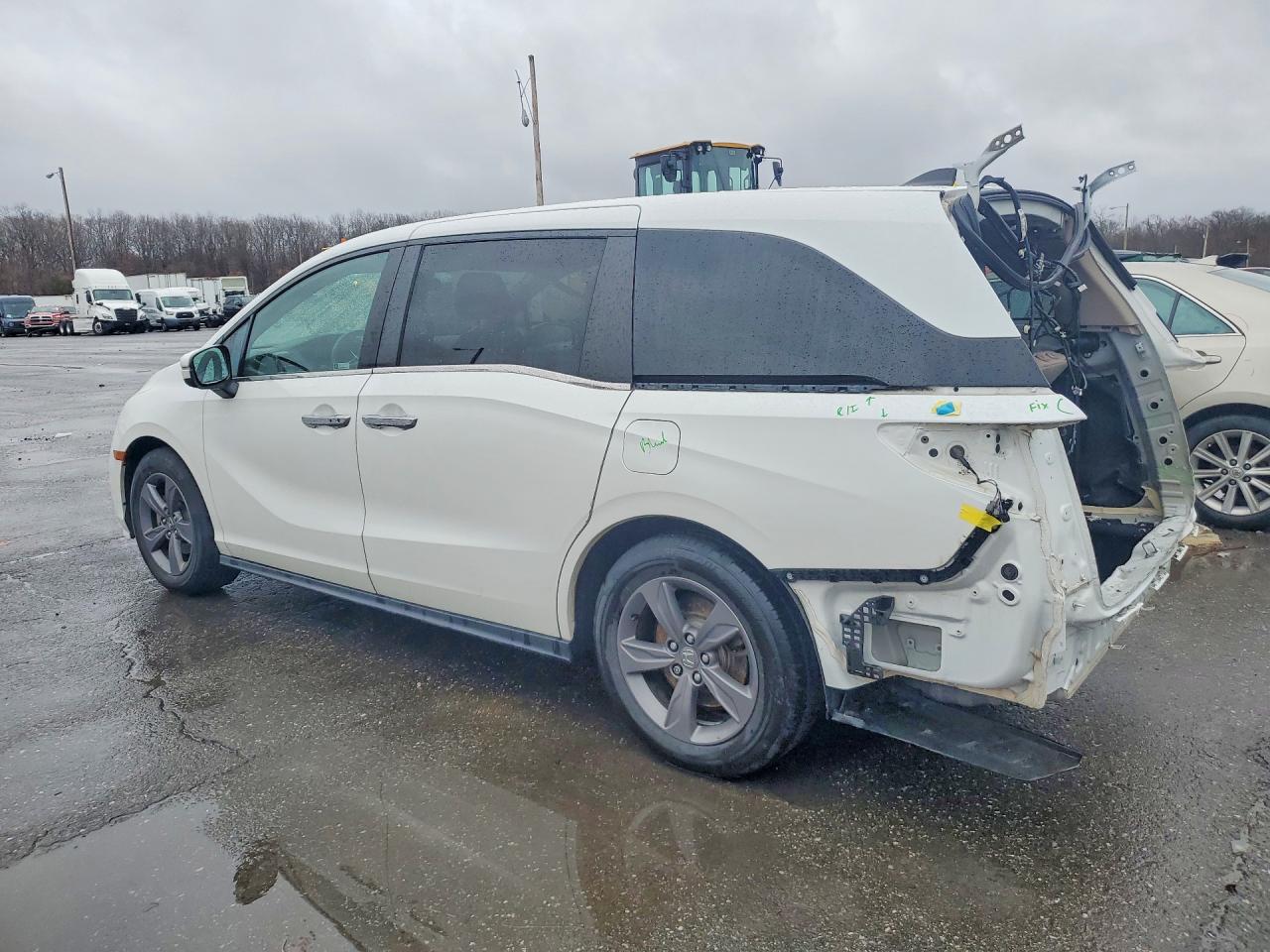 2021 Honda Odyssey VIN 5FNRL6H5XMB044161 photo 2