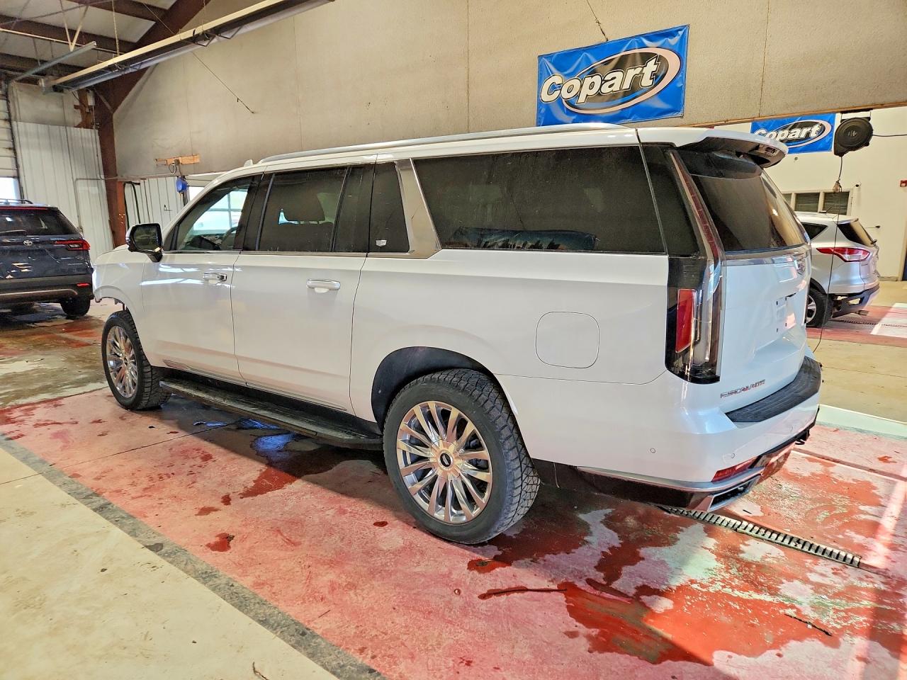 2022 Cadillac Escalade VIN 1GYS4KKL9NR360655 photo 2