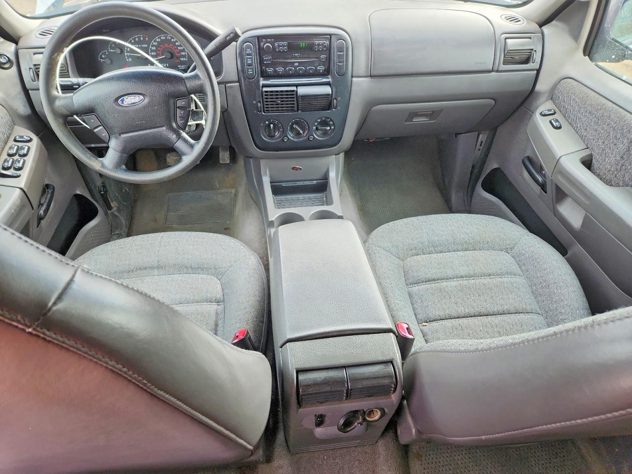 2002 Ford Explorer VIN 1FMZU72E72UC27626 photo 8