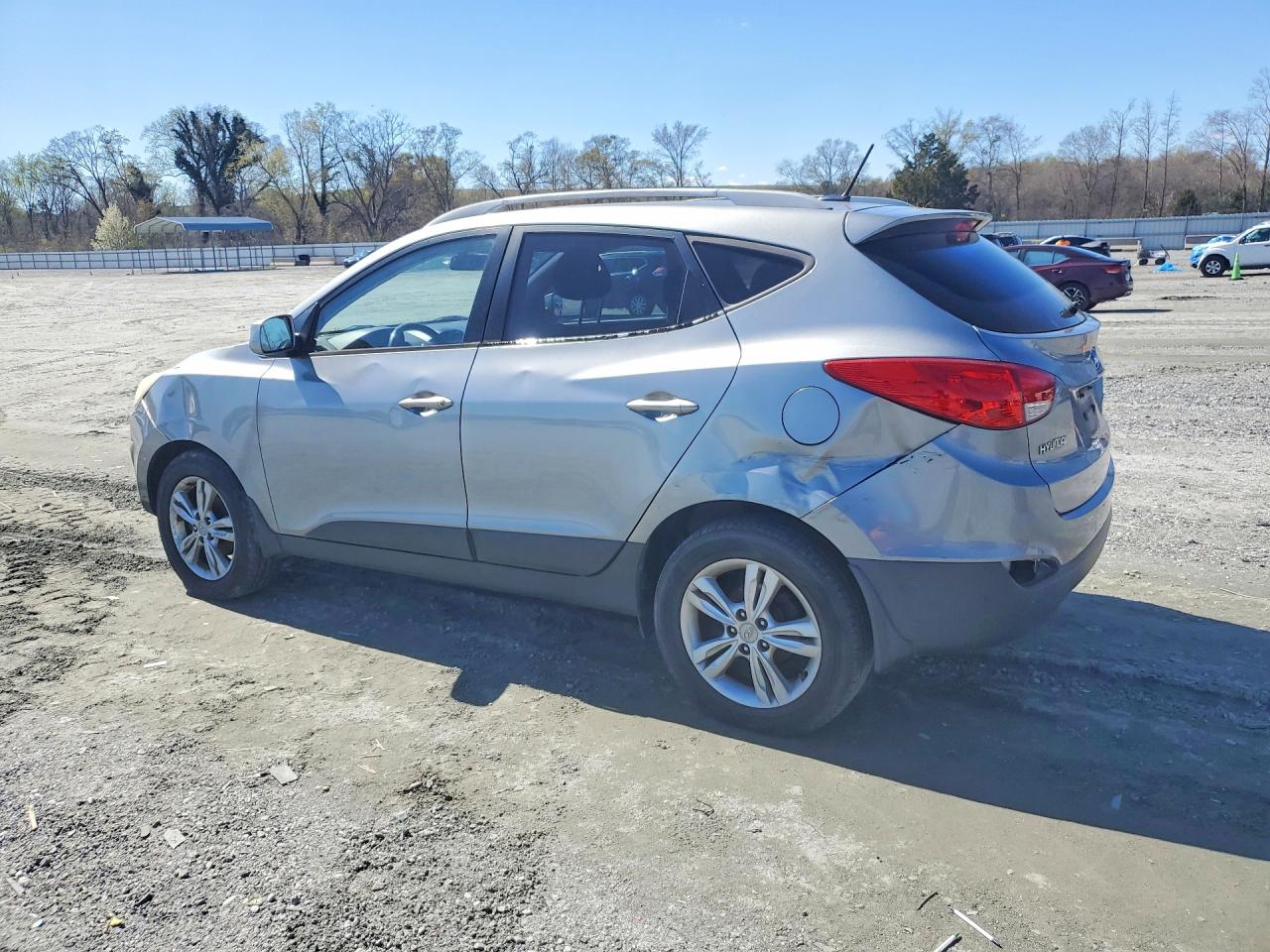 2010 Hyundai Tucson VIN KM8JU3AC3AU071041 photo 2