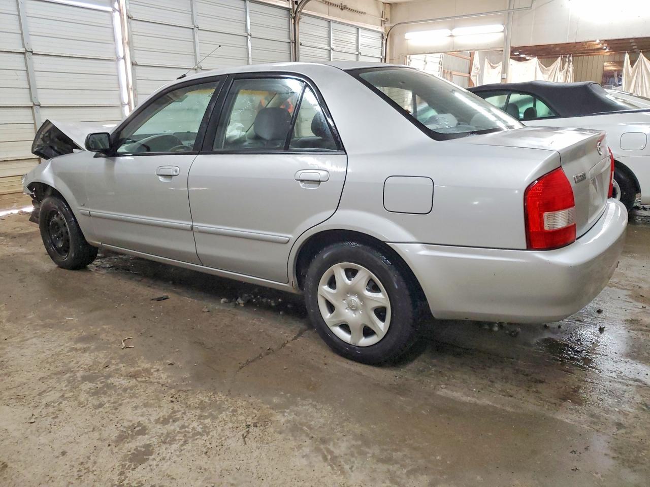 2000 Mazda Protege VIN JM1BJ222XY0297516 photo 2