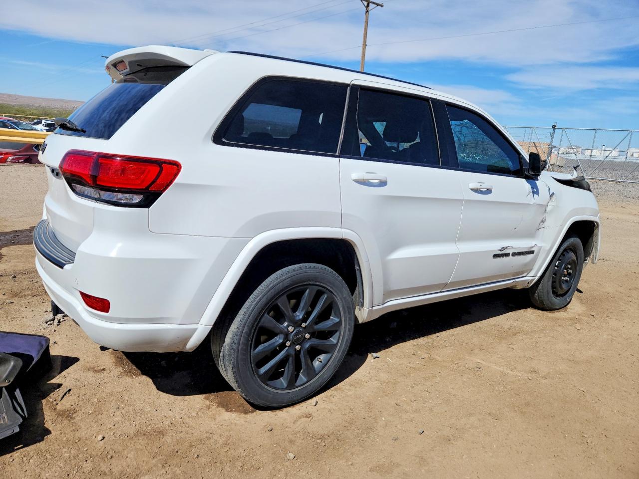 2018 Jeep Cherokee VIN 1C4RJFAGXJC436535 photo 3