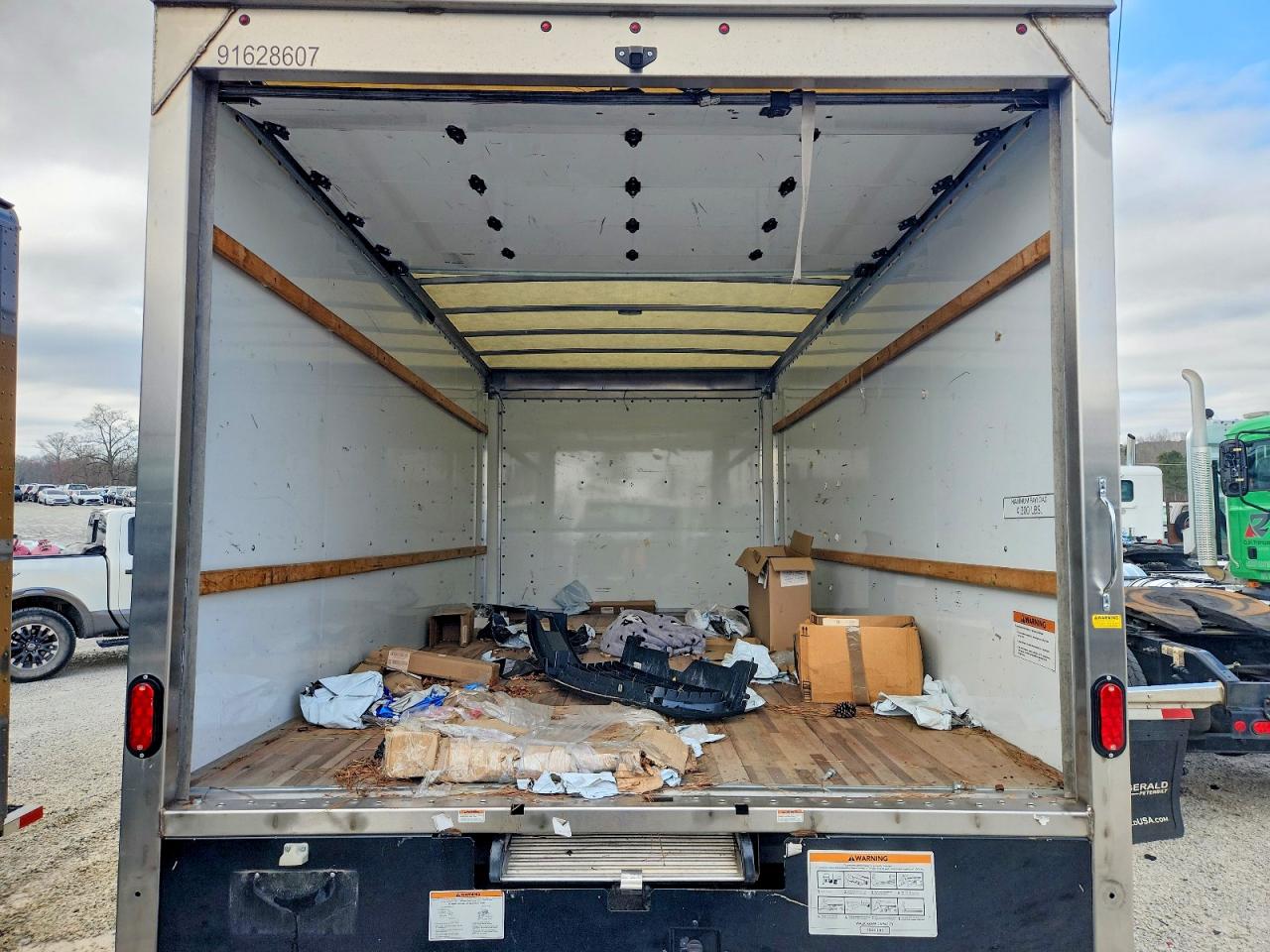 2023 GMC Savana VIN 7GZ37TC71PN003363 photo 10