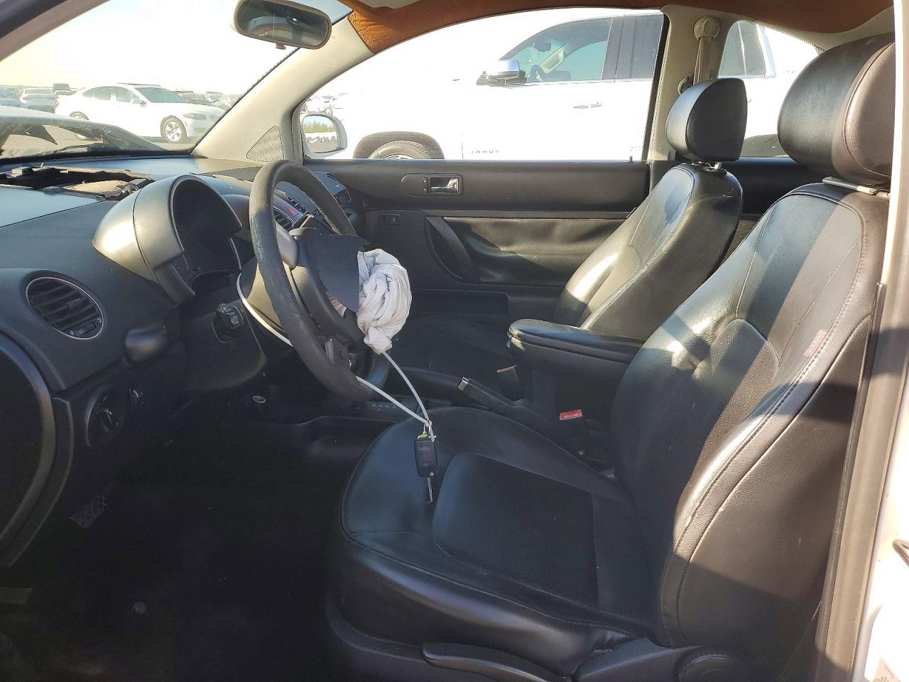 2010 Volkswagen Beetle VIN 3VWPG3AG1AM000611 photo 7