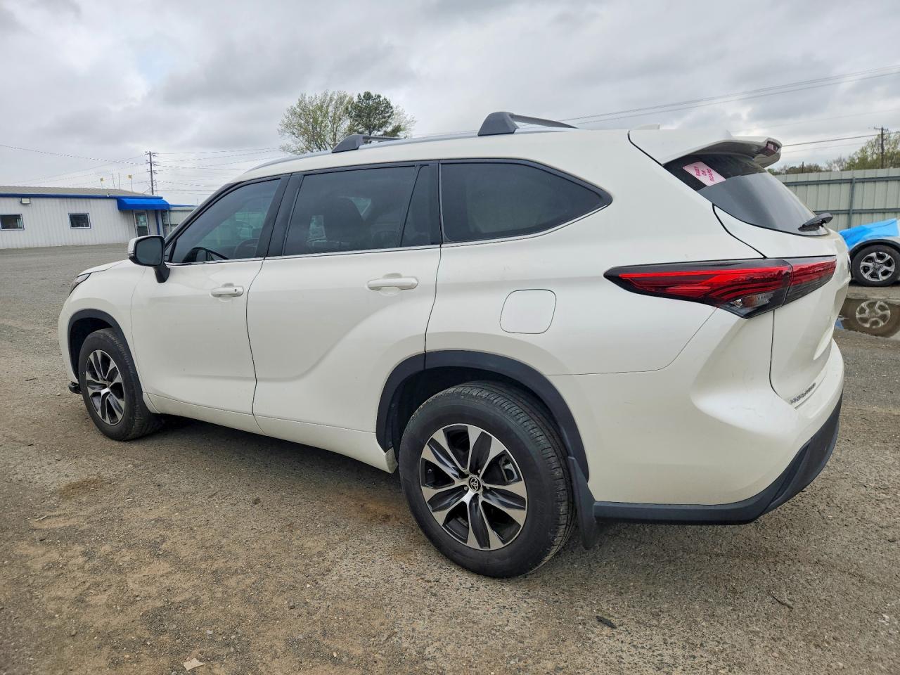 2020 Toyota Highlander VIN 5TDGZRBH7LS508964 photo 2