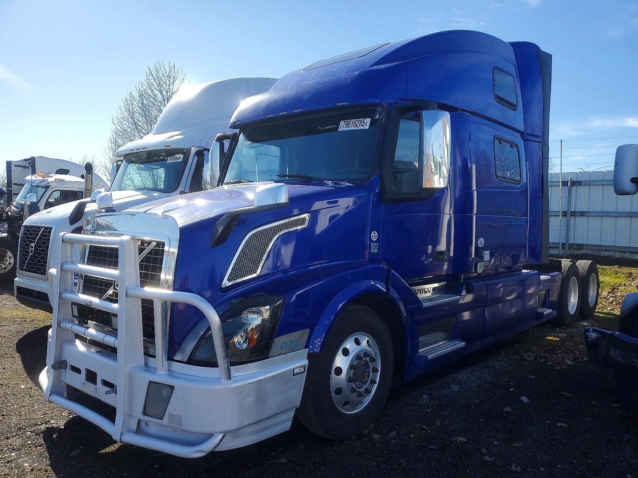 2018 Volvo Vn VIN 4V4NC9EJ1JN895588 photo 2