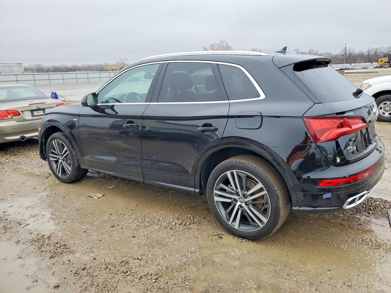 2020 Audi Q5 e VIN WA1E2AFY7L2068124 photo 2
