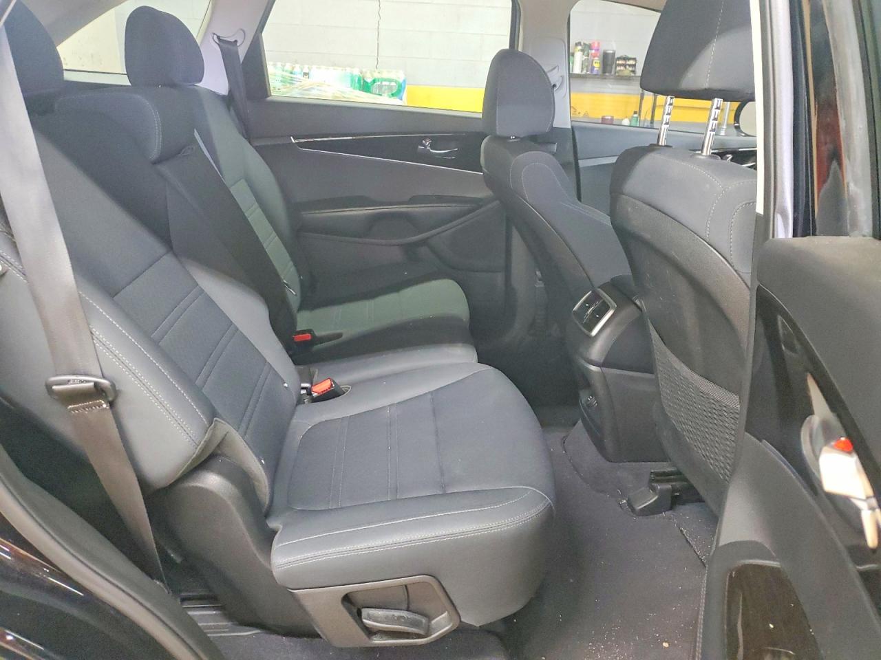 2019 Kia Sorento VIN 5XYPG4A33KG580643 photo 11