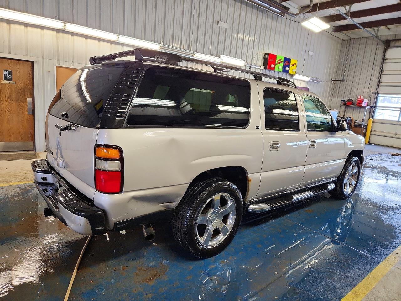 2006 Chevrolet Suburban VIN 3GNFK16U56G114849 photo 3