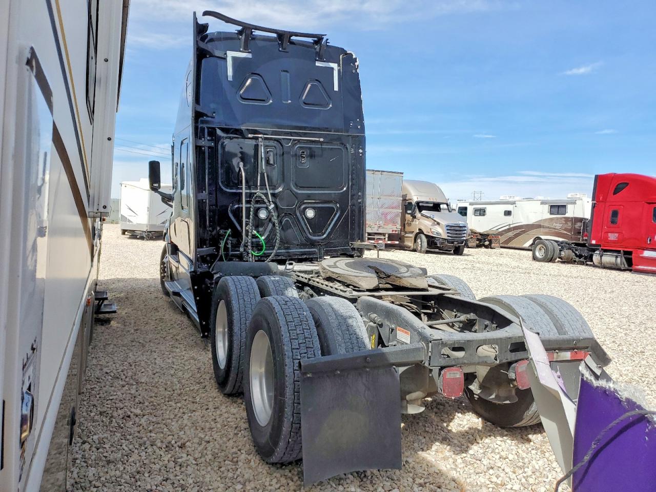 2023 FREIGHTLINER All other VIN 1FUJHHDR9PLNK0817 photo 3