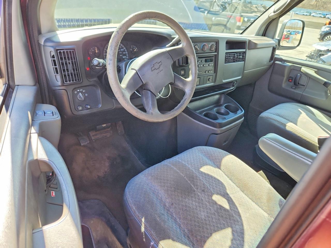 2005 CHEV Express VIN 1GAHG39U551224932 photo 8