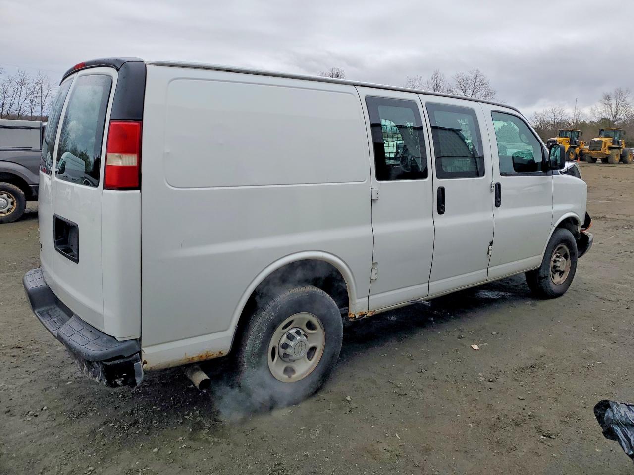 2011 CHEVROLET Express g2500 VIN 1GCWGFCAXB1182591 photo 3