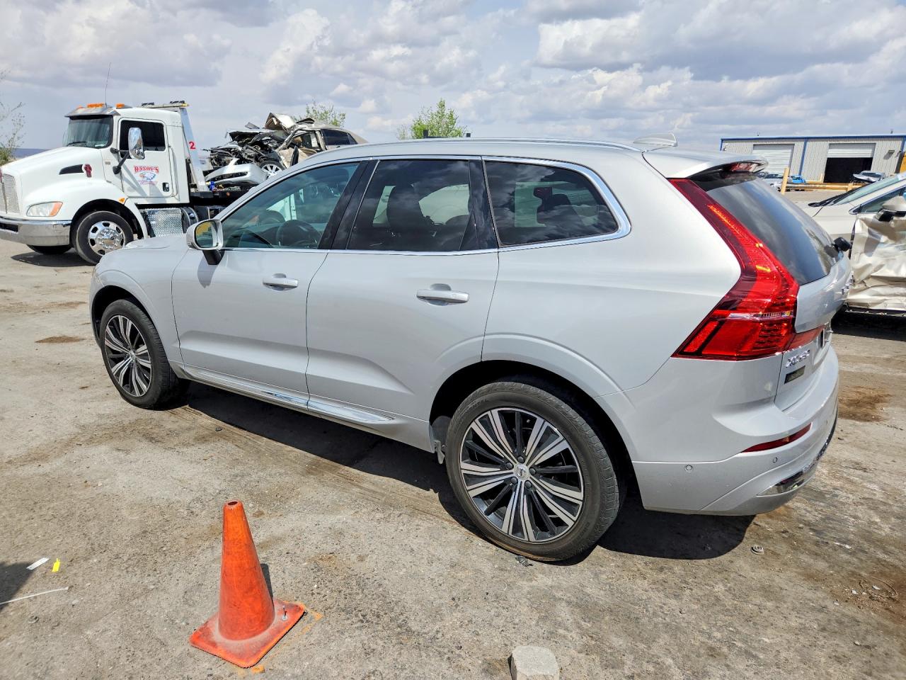 2023 Volvo Xc60 VIN YV4L12RNXP1194963 photo 2