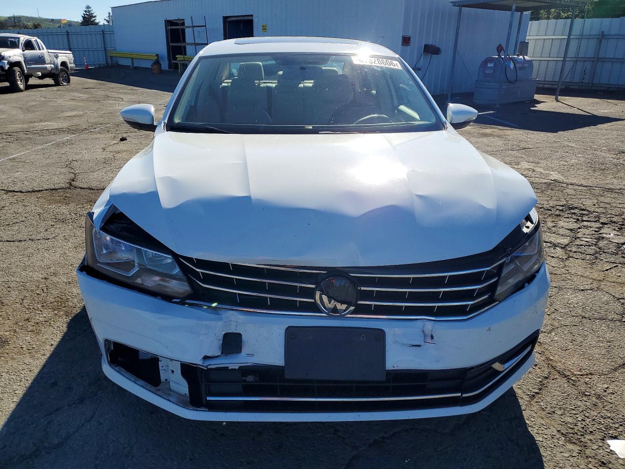 2019 VOLKSWAGEN Passat VIN 1VWLA7A34KC010069 photo 5