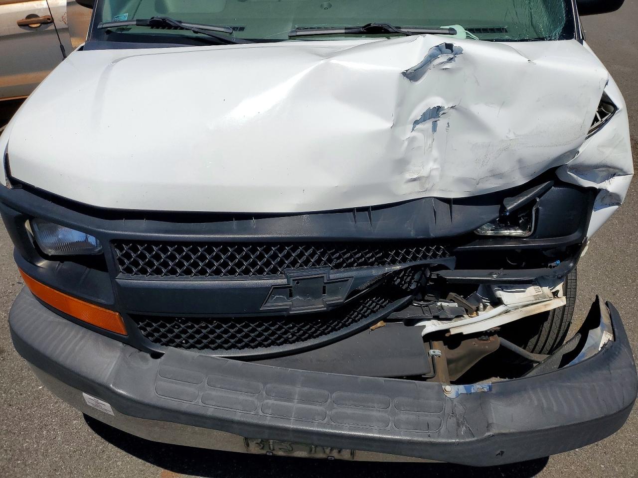 2016 Chevrolet Express VIN 1GCWGAFF0G1338154 photo 12