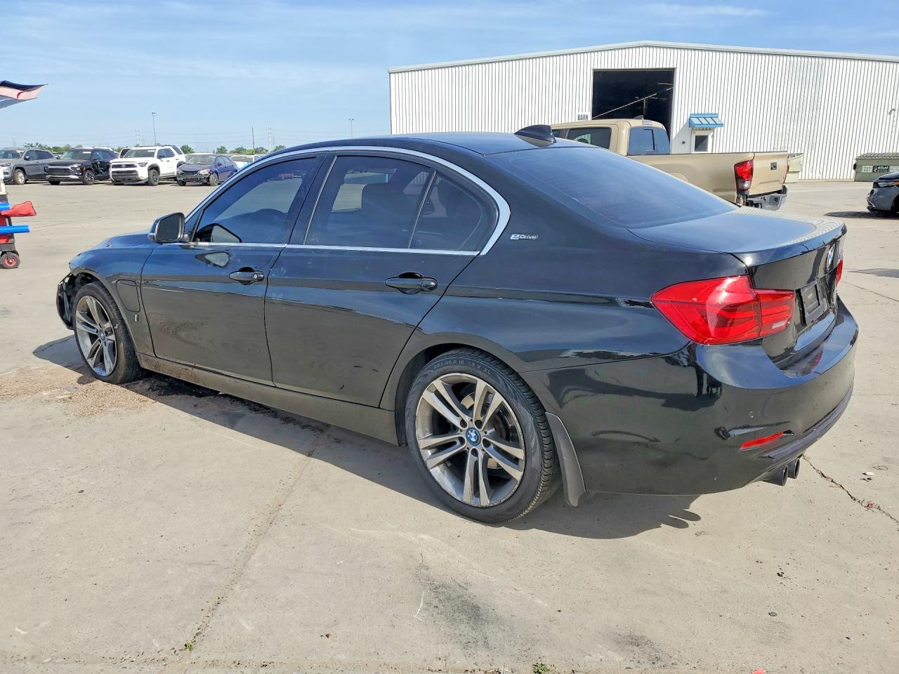 2017 BMW 3 series VIN WBA8E1C31HA156826 photo 2