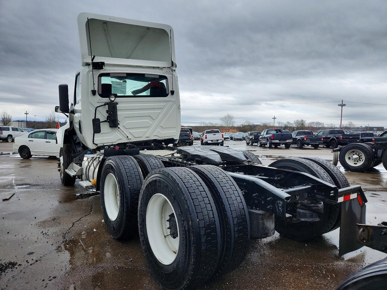 2025 International All models VIN 3HSDZTZR2SN152423 photo 3