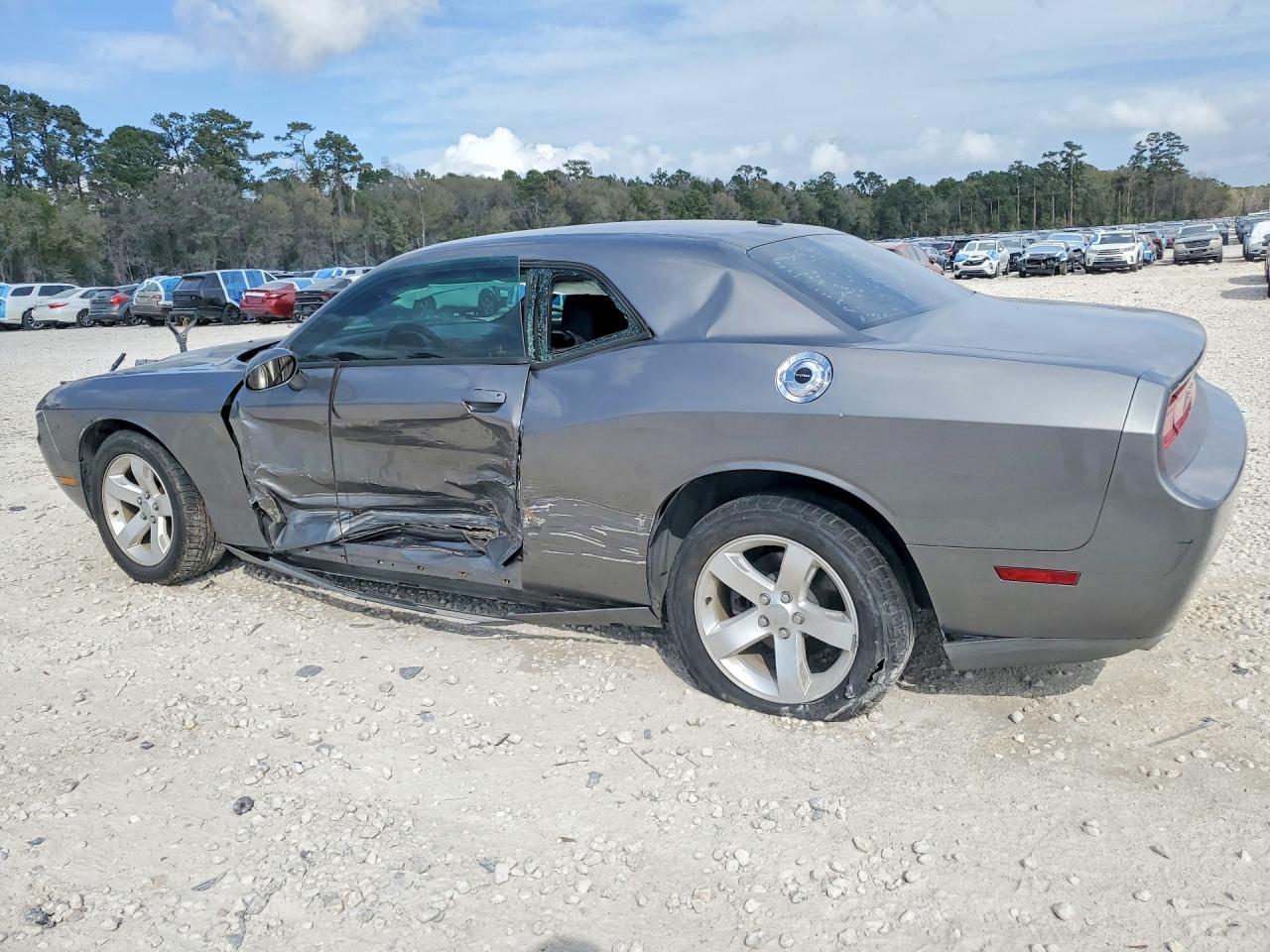 2011 Dodge Challenger VIN 2B3CJ4DG7BH581568 photo 2