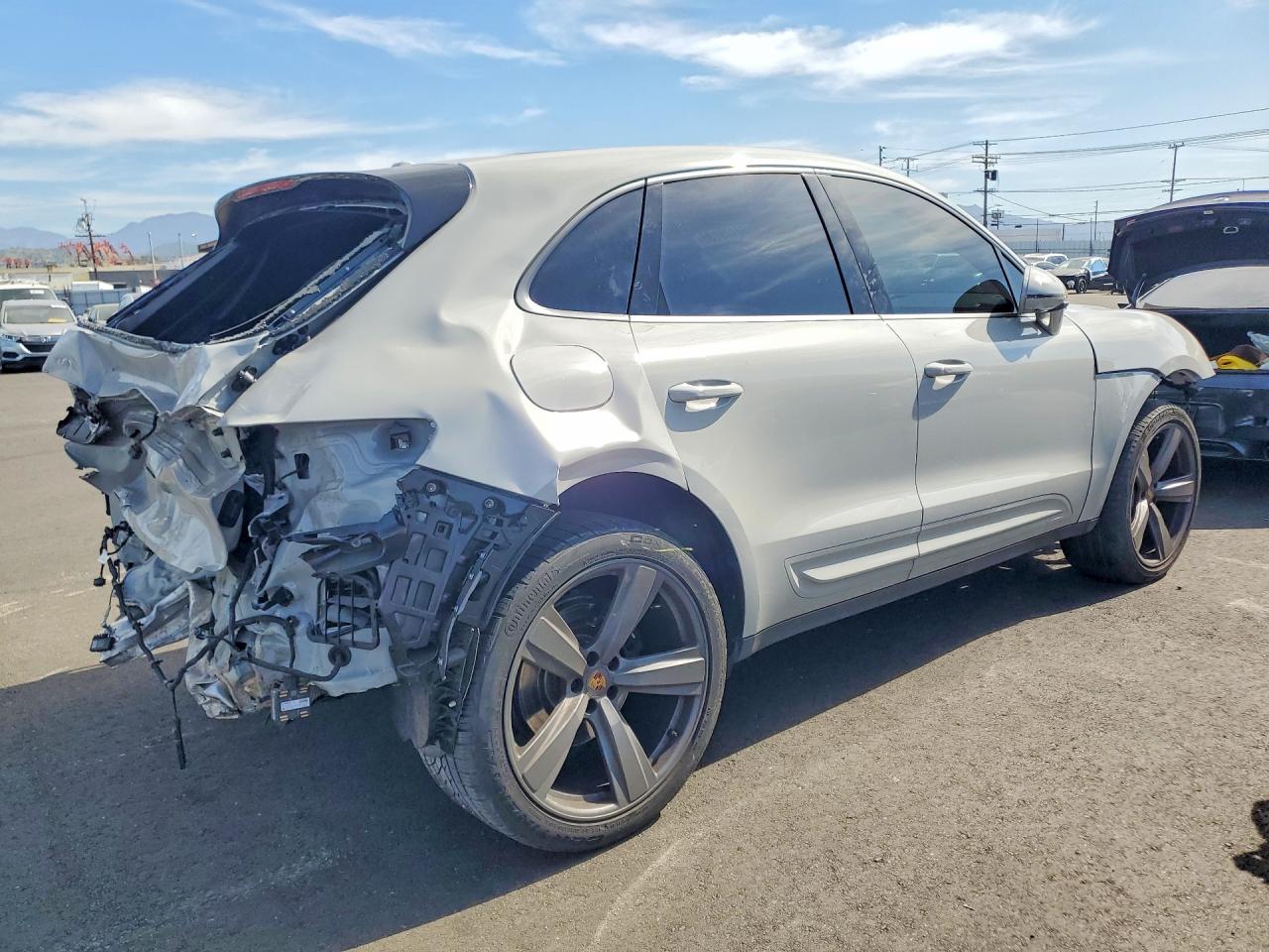 2024 Porsche Macan VIN WP1AA2A52RLB04393 photo 3