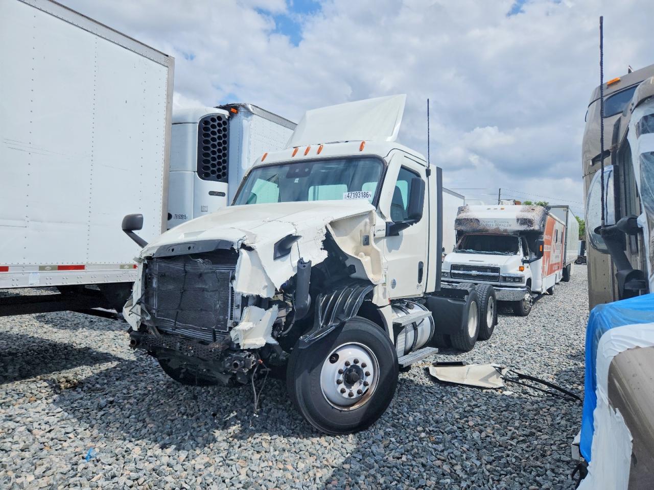 2022 FREIGHTLINER All other VIN 3AKJHLDV0NSMS8769 photo 2