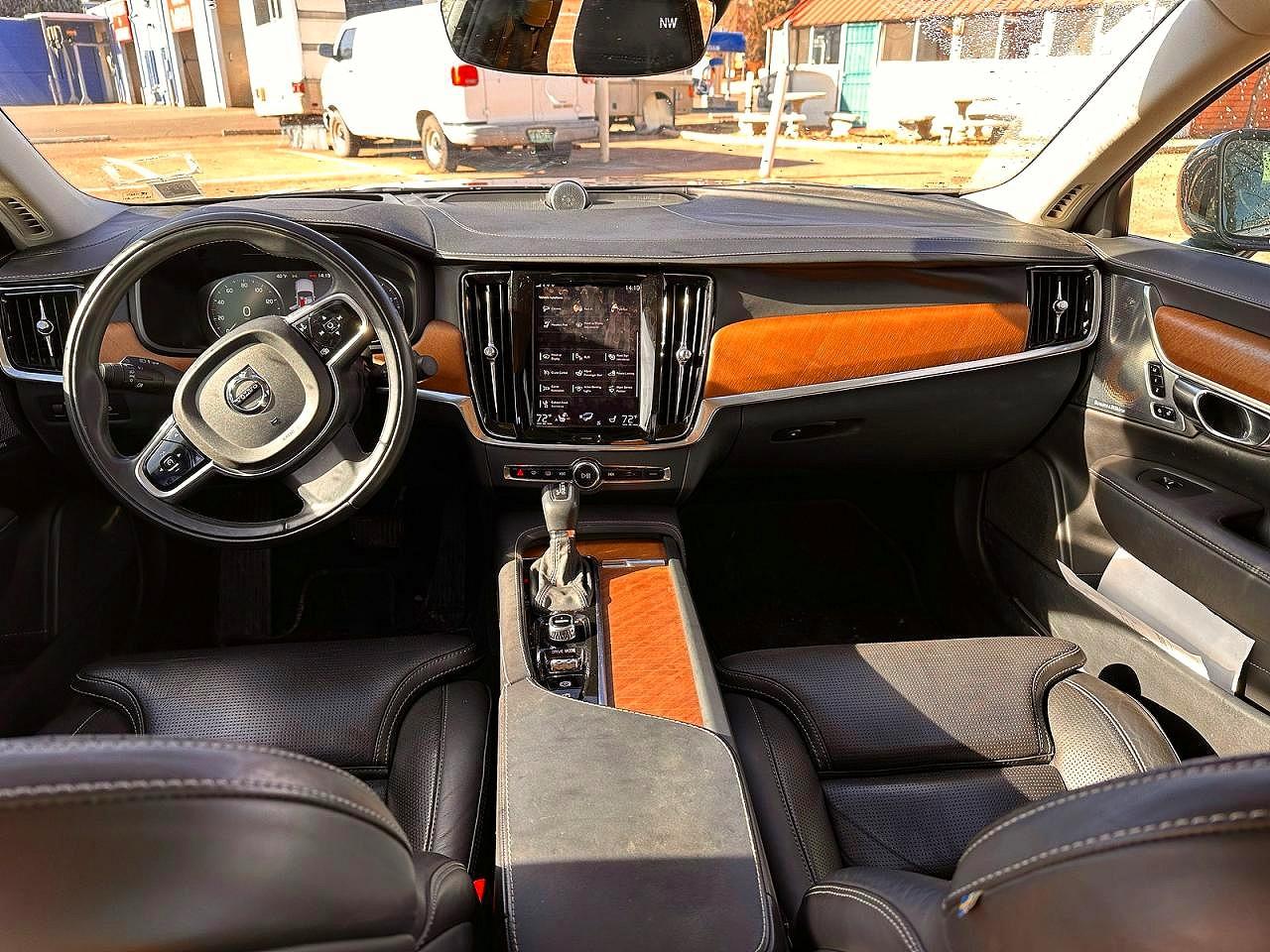 2017 Volvo S90 VIN YV1A22ML4H1007385 photo 9